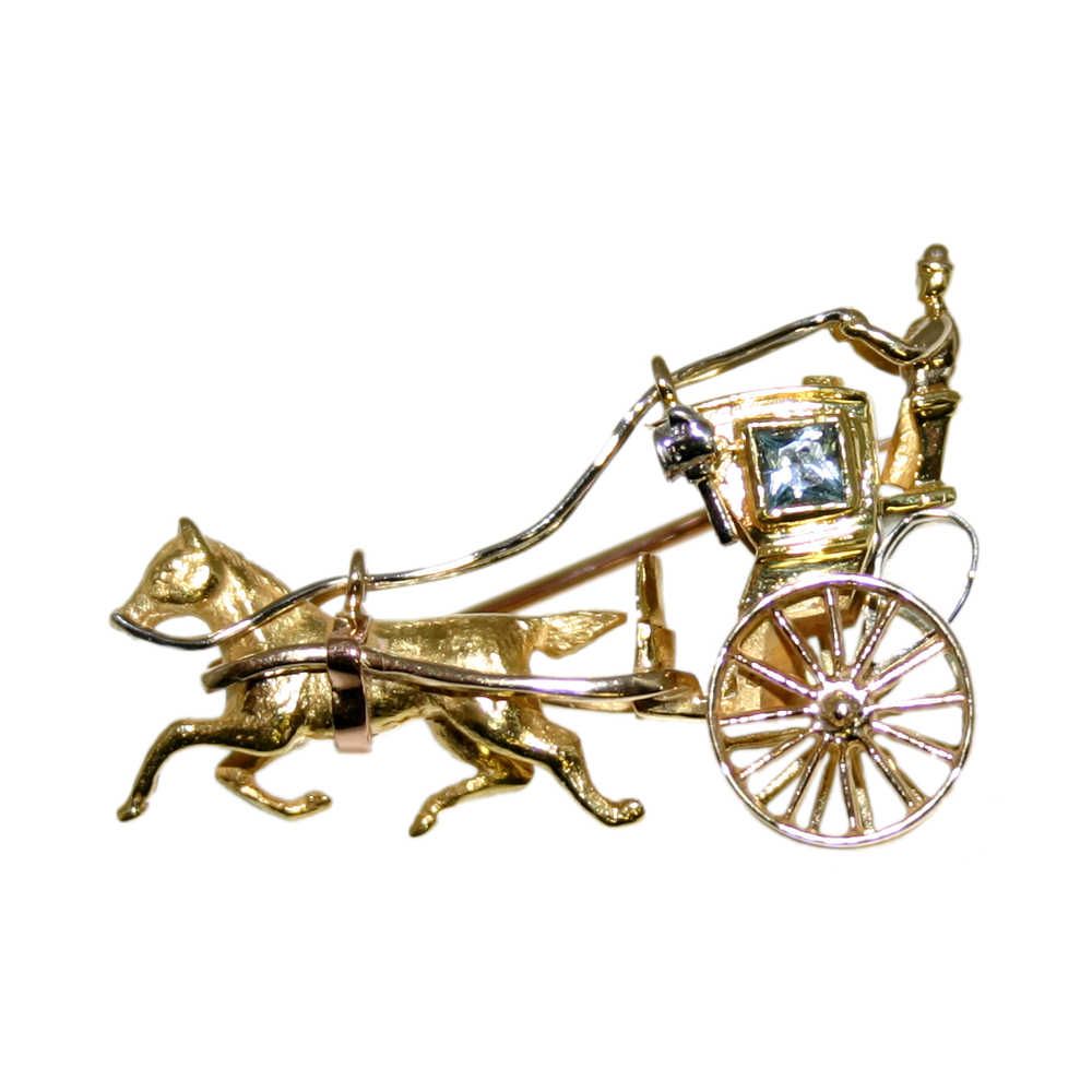 Alabaster and Wilson 9ct yellow gold Handsom Cab brooch with Aquamarine