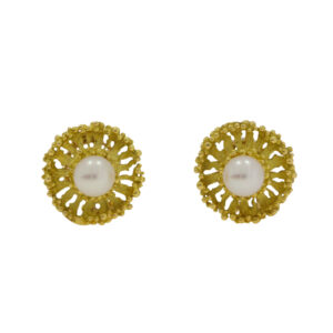 P517 Cultured pearl and 18ct gold textured clip earrings