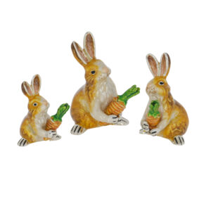 13224-Rabbits-with-carrots
