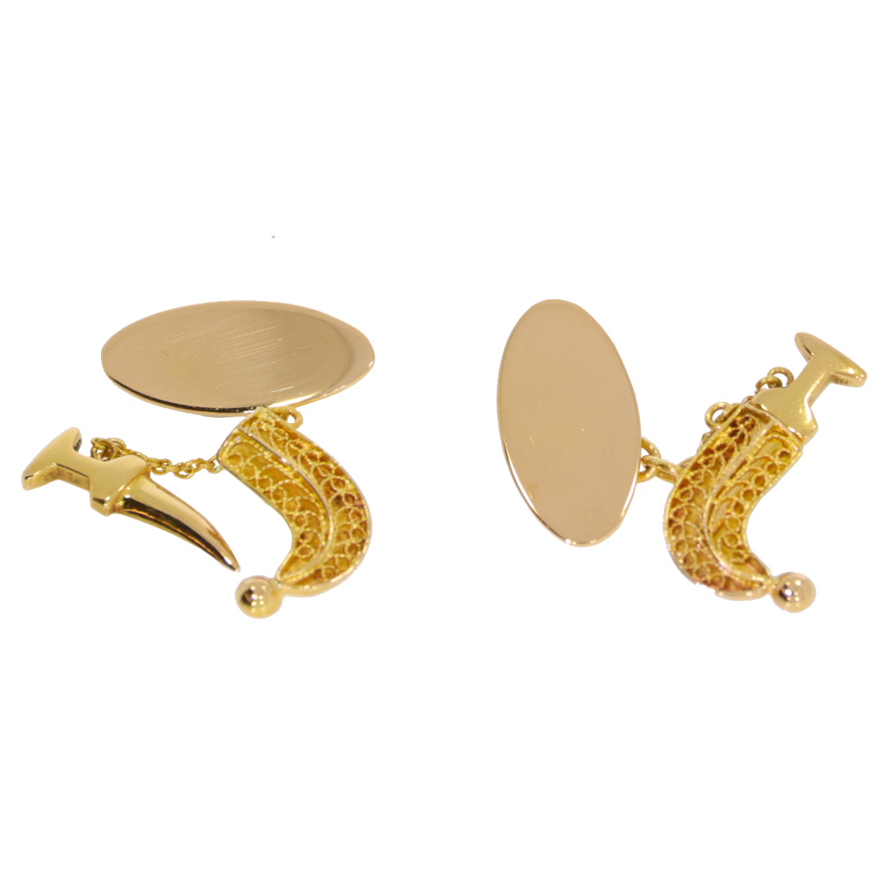 Gold – 22ct yellow gold scabbard and oval link chain cufflinks