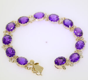 H215.5 Amethyst and gold bracelet overall