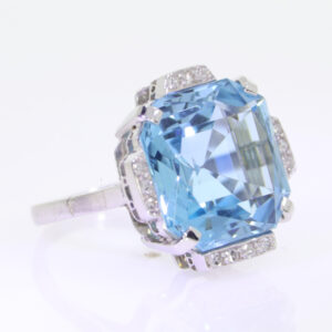 W166.4 Aquamarine Art Deco single stone ring side