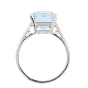 H169.4 Aquamarine single stone ring top