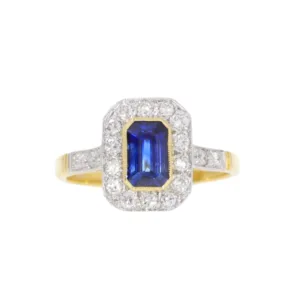 N111.4 Sapphire and diamond cluster ring