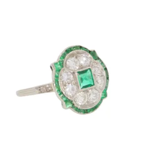 Y128.4_Emerald_and_diamond_cluster_ring_side