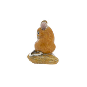 13389 Mouse on nuts brown back
