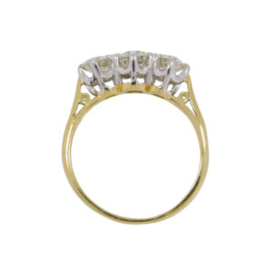 V37.4 Diamond 3 stone ring top