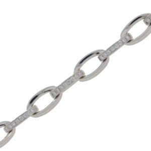 T224.5 Diamond set 18ct white gold bracelet close up