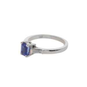 G109.4 Sapphire single stone ring side 2