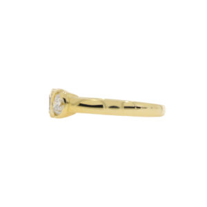 K38.4 Diamond 3 stone ring end