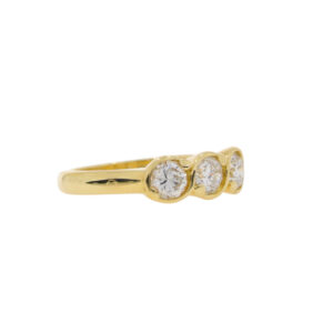 K38.4 Diamond 3 stone ring side