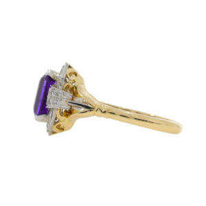 L173.4 Amethyst and diamond cluster ring end