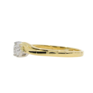 L38.4 Diamond 3 stone crossover ring end