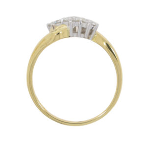 L38.4 Diamond 3 stone crossover ring top