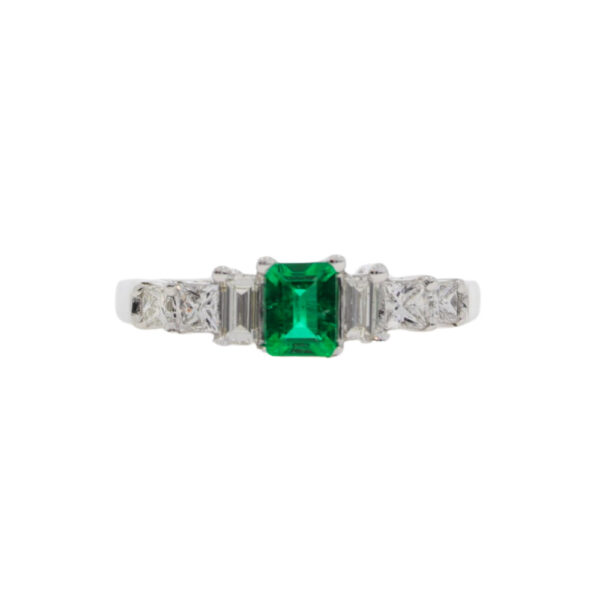Emerald single stone ring with diamond baguette and Princess cut shoulders, 18ct white gold mount