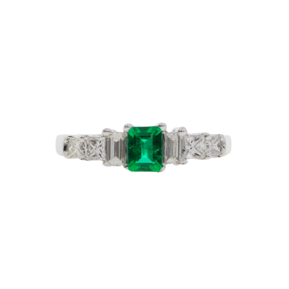 Emerald single stone ring with diamond baguette and Princess cut shoulders, 18ct white gold mount