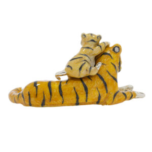 13495 Tiger and cub back