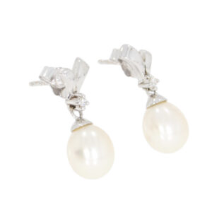 #450.2 Freshwater cultured pearl drop earrings side