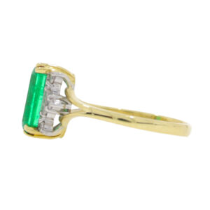 J130.4 Emerald single stone ring end