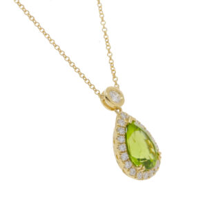 Q271.5 Peridot and diamond pearshaped cluster pendant side