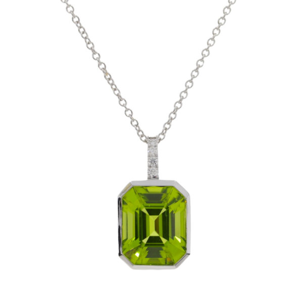 Peridot emerald cut single stone pendant, 18ct white gold mount and necklet