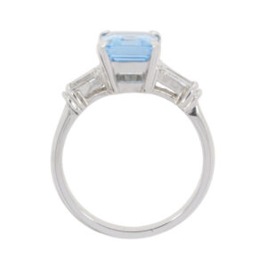 V173.4 Aquamarine single stone ring top